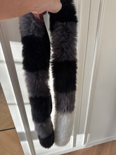 Load image into Gallery viewer, Peignoir faux fur scarf